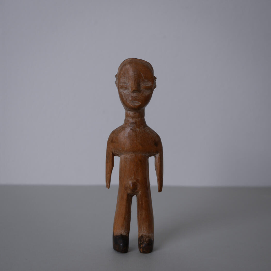 Håndskåret Træfigur 1