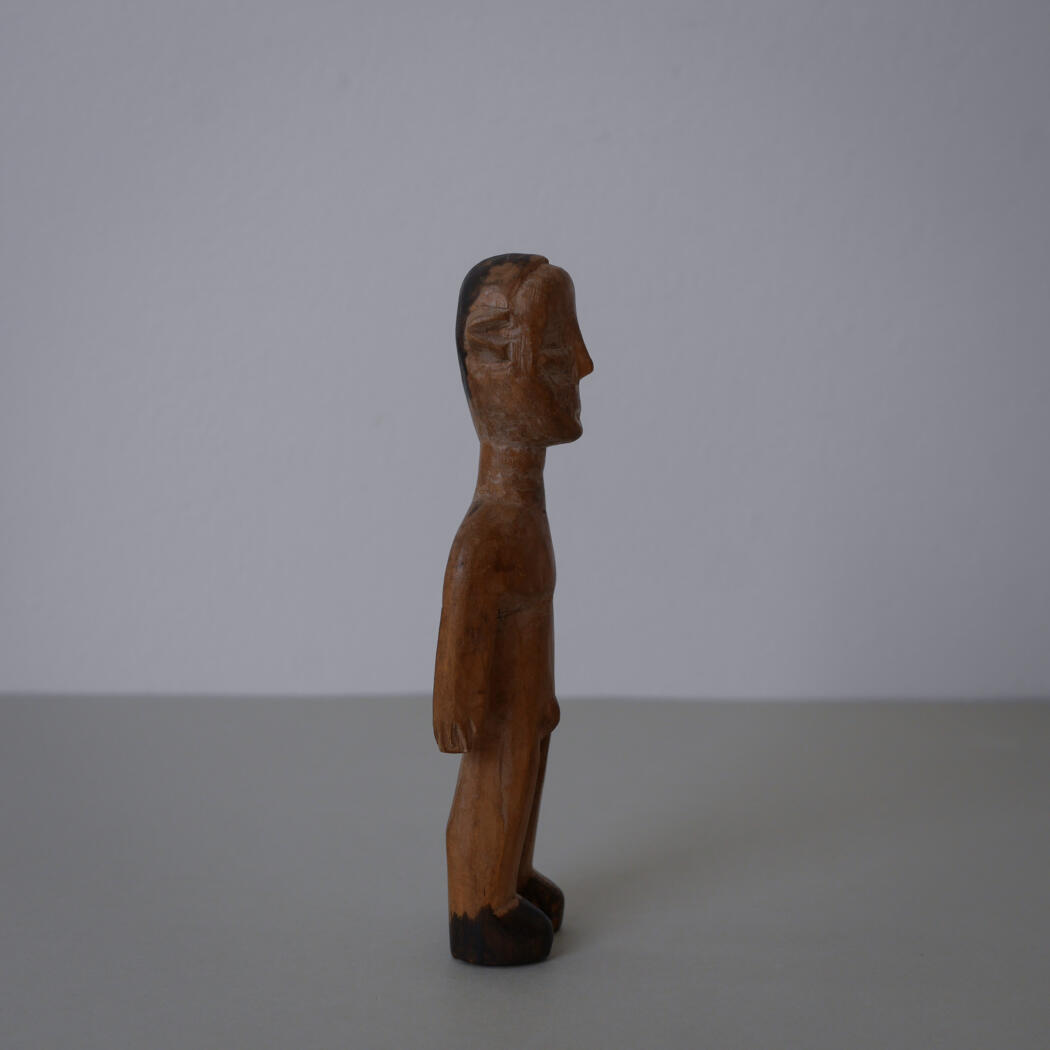 Håndskåret Træfigur 4