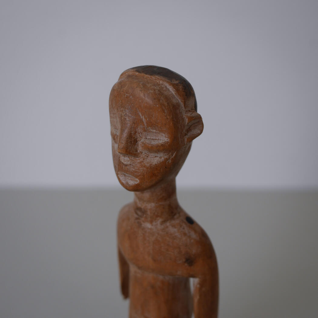 Håndskåret Træfigur 5