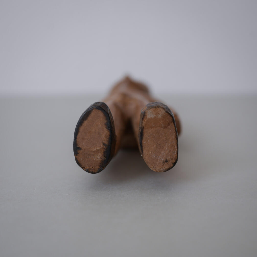 Håndskåret Træfigur 9