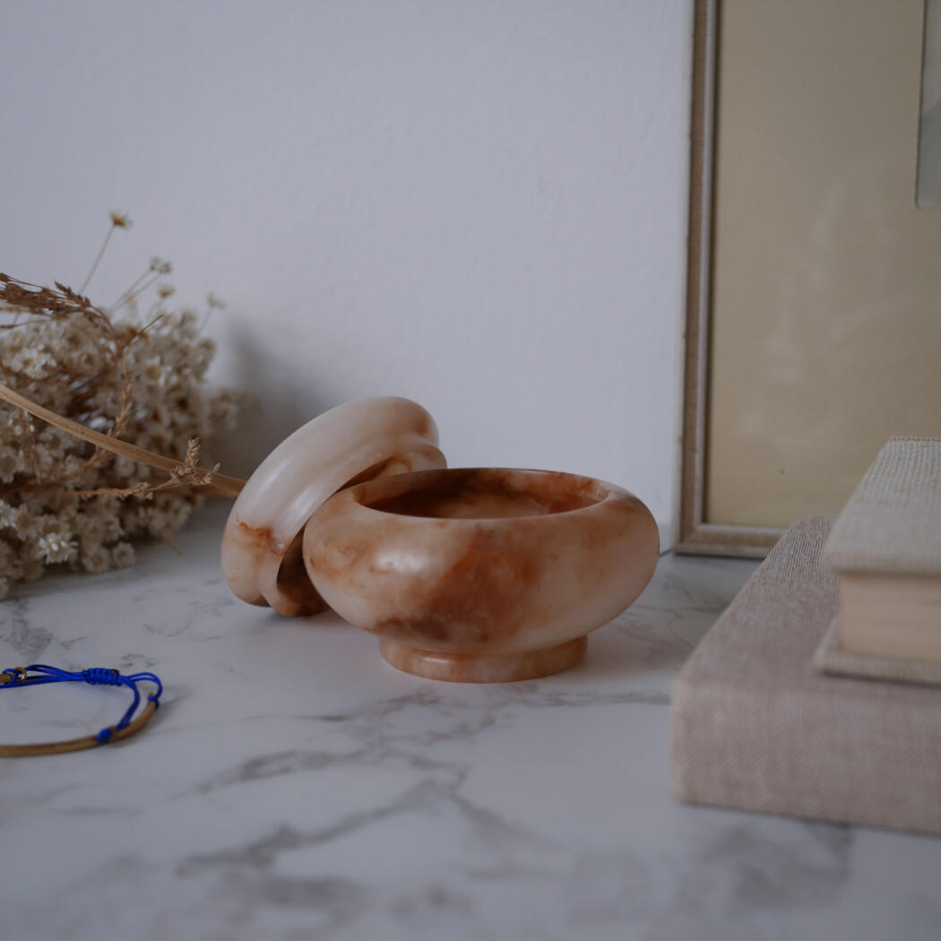 Rund Alabaster Krukke med Låg