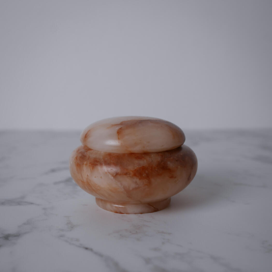 Rund Alabaster Krukke med Låg 3