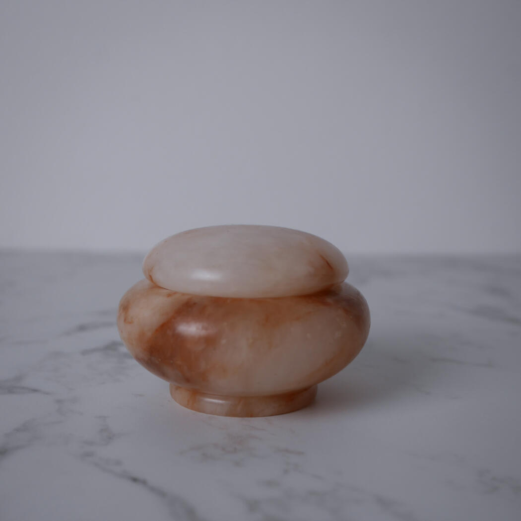Rund Alabaster Krukke med Låg 4