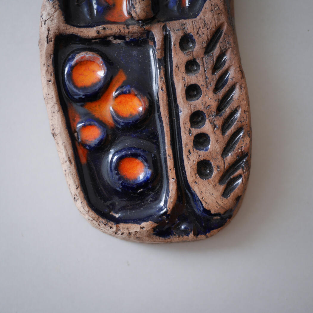Ugle Relief med Orange Detaljer 4