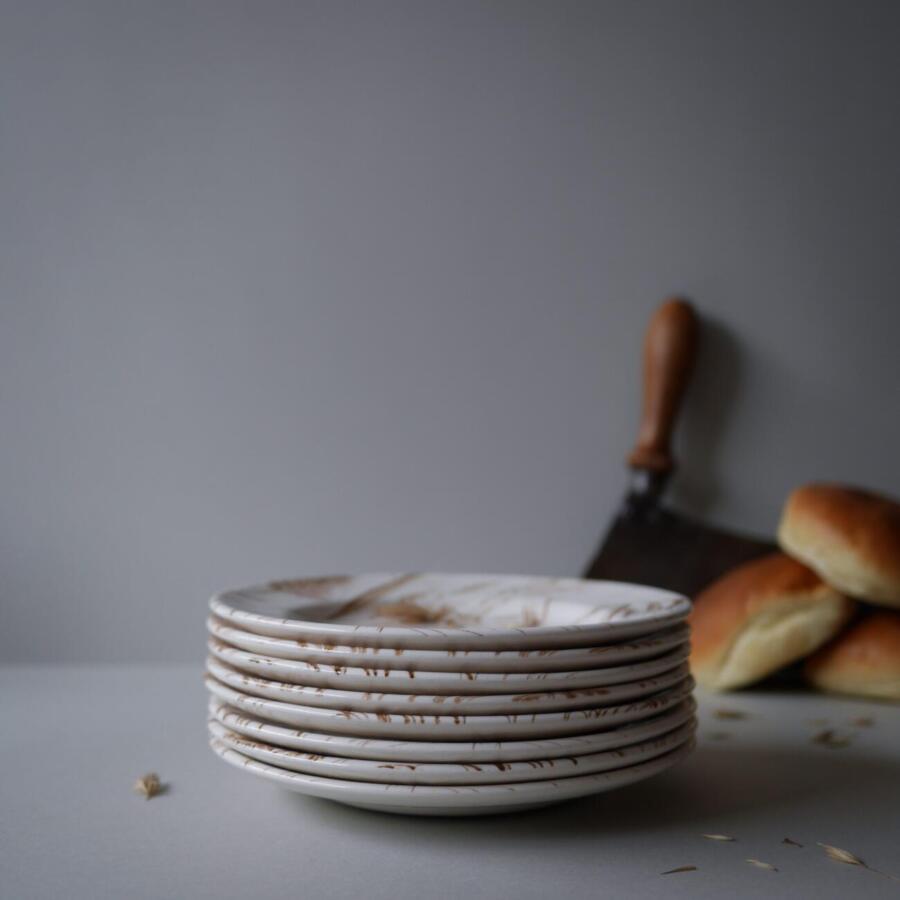 Gamle Staffordshire tallerkner med korn motiv